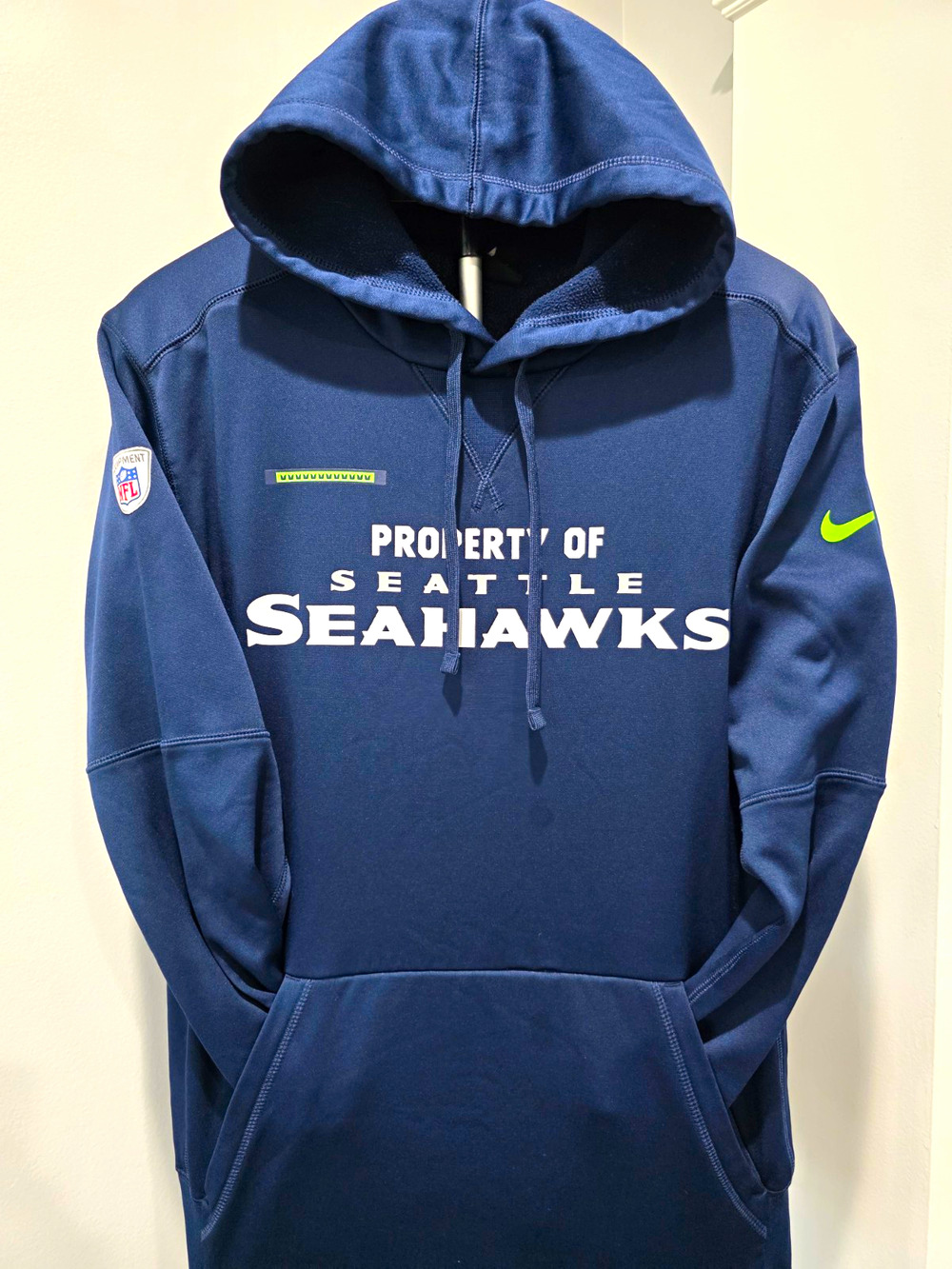 Nike Seattle Seahawks Dri-FIT Hoodie Menโs Medium NFL Training Navy Blue